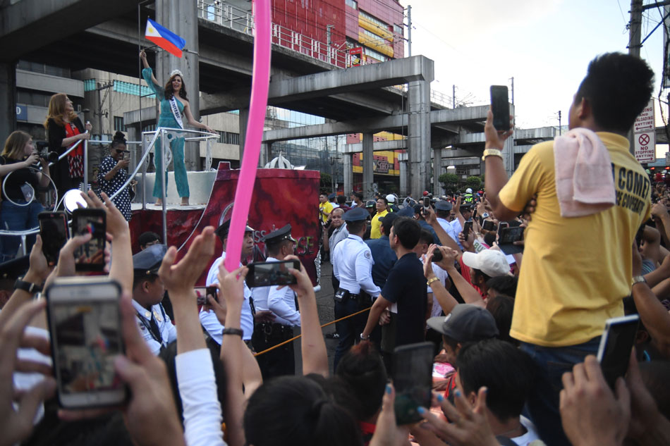 LOOK: Catriona Gray celebrates Miss Universe win with Cubao parade 4
