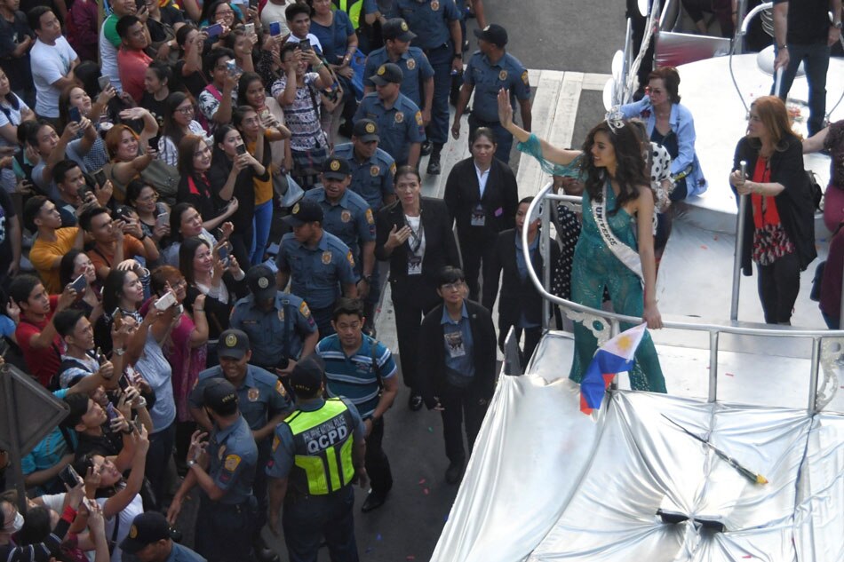 LOOK: Catriona Gray celebrates Miss Universe win with Cubao parade 5