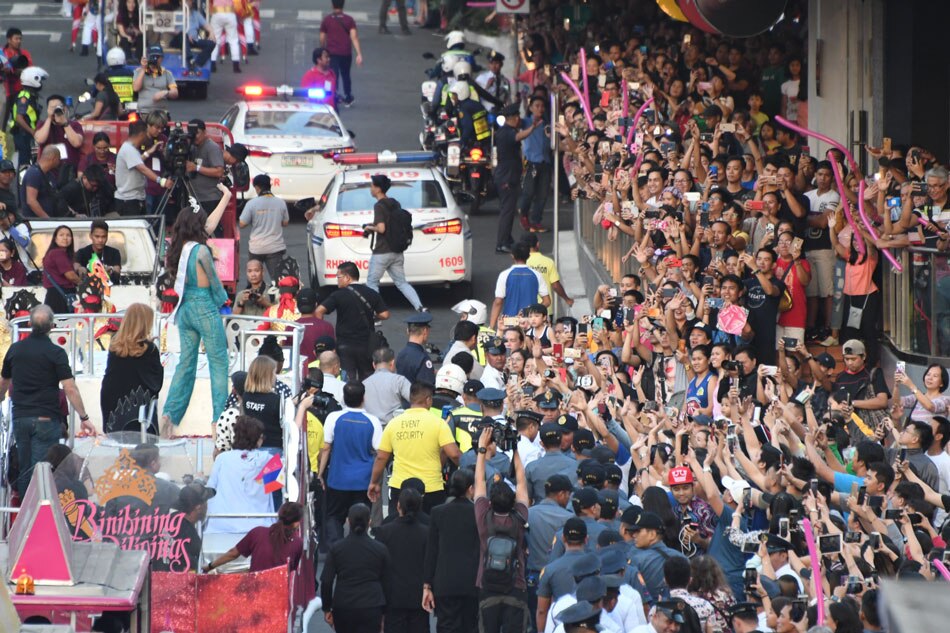 LOOK: Catriona Gray celebrates Miss Universe win with Cubao parade 6