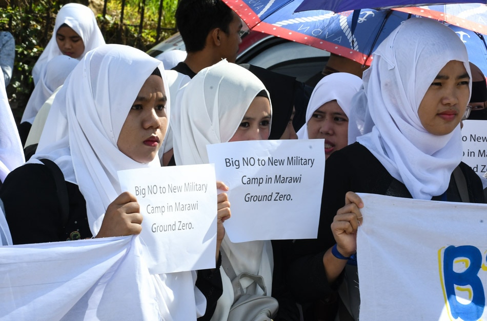 Fighting for right to return to their homes, displaced Marawi residents hold rally 4