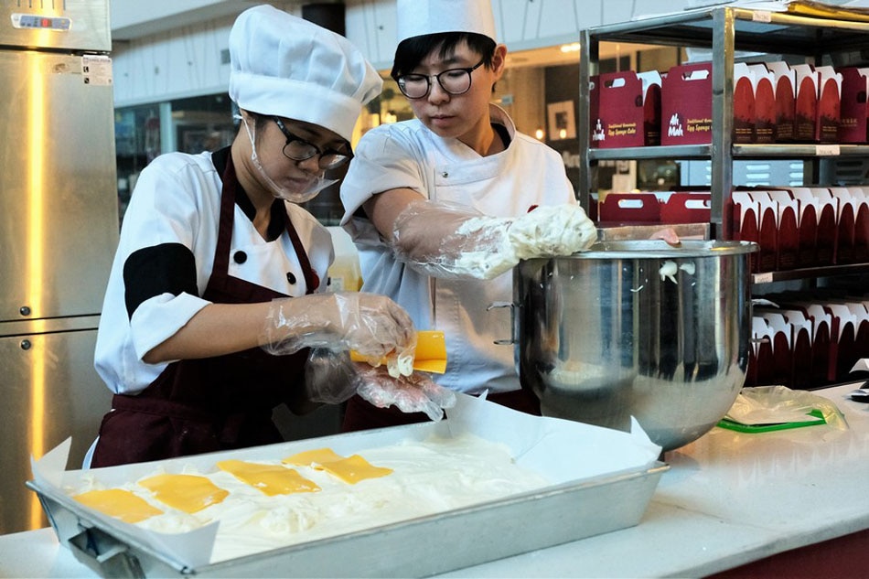New eats: Singapore&#39;s egg sponge cakes now in Manila 5