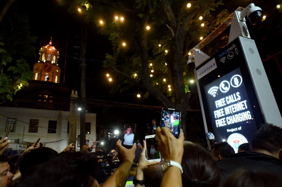 Mayor Isko launches free WiFi, charging kiosk in Manila 2