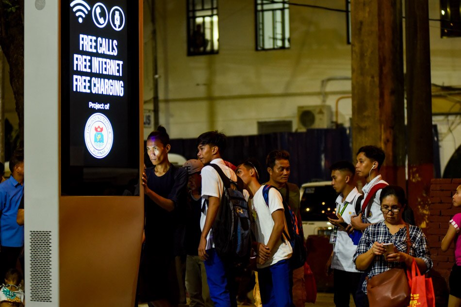 Mayor Isko launches free WiFi, charging kiosk in Manila 6