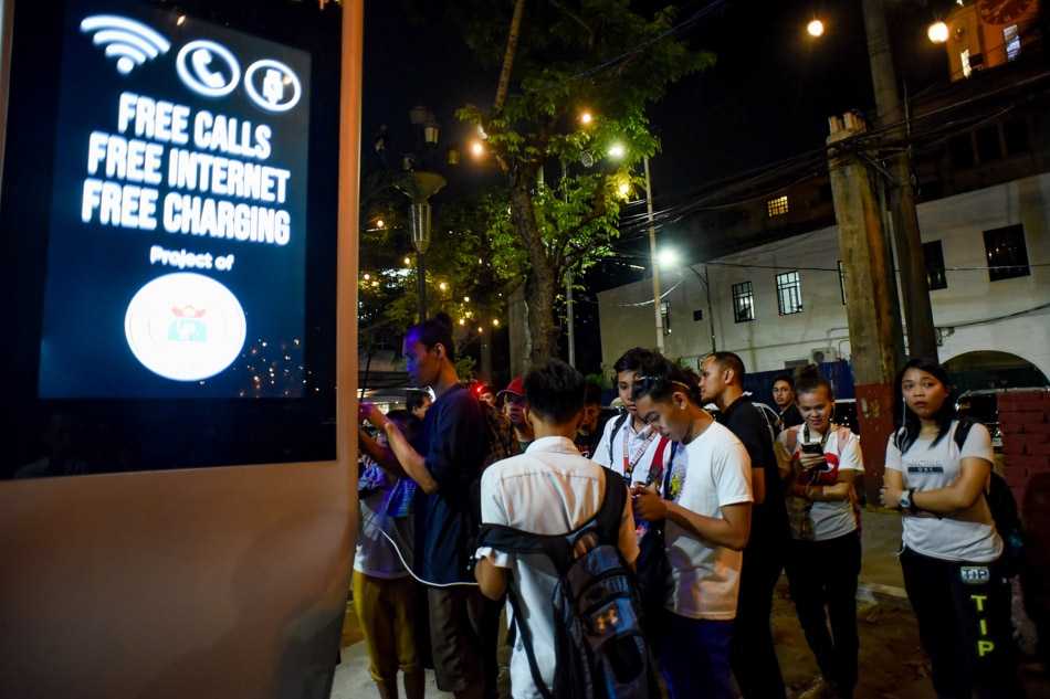 Mayor Isko launches free WiFi, charging kiosk in Manila 10
