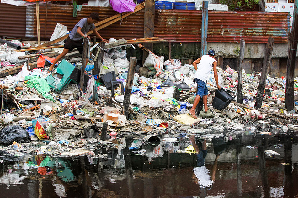 For now, Isko wants to fight poverty first, before plastics use 1