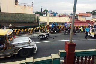 Motorcycle rider patay matapos mahulog sa tulay sa Pasig