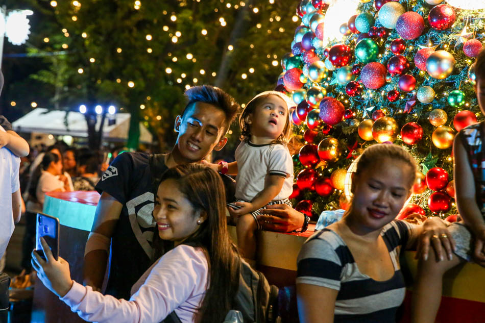 Giant Christmas tree lights up Manila ABSCBN News