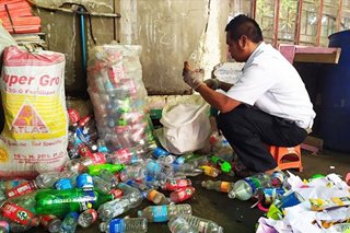 Janitor, nagsoli ng napulot na pitaka sa Naga City