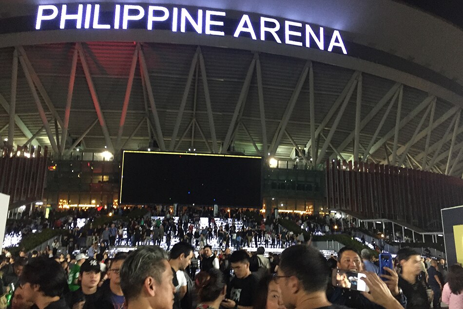 Stuck in a moment: Fans endure confusing lines, heavy traffic to be with U2 5
