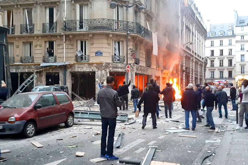 Un’esplosione ha devastato il palazzo della Paris American Academy a Parigi