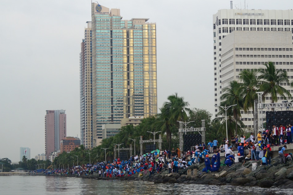 SM pledges &quot;corrective action&quot; to help in Manila Bay cleanup 1