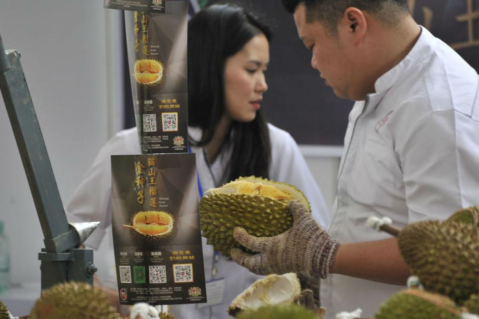 Chinese hunger for &#39;world&#39;s smelliest fruit&#39; threatens Malaysian forests 1