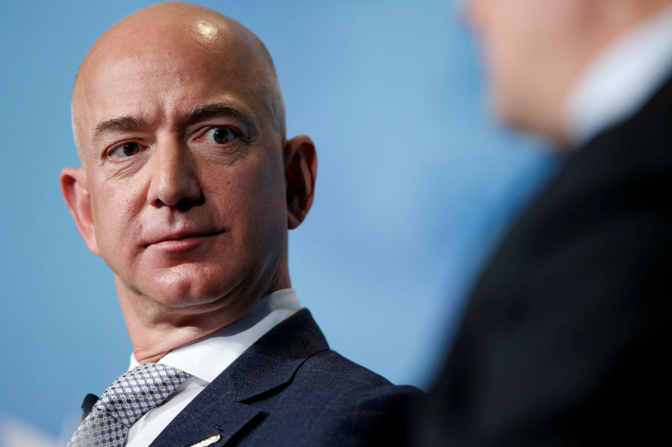 Amazon&#39;s Bezos says National Enquirer tried to blackmail him over &#39;intimate photos&#39; 1