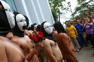 Oblation Run in Diliman tickles students' fancies