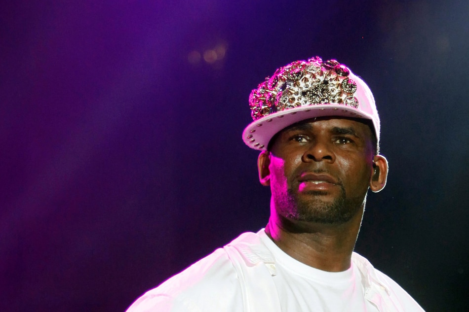 r kelly messed with which young singer