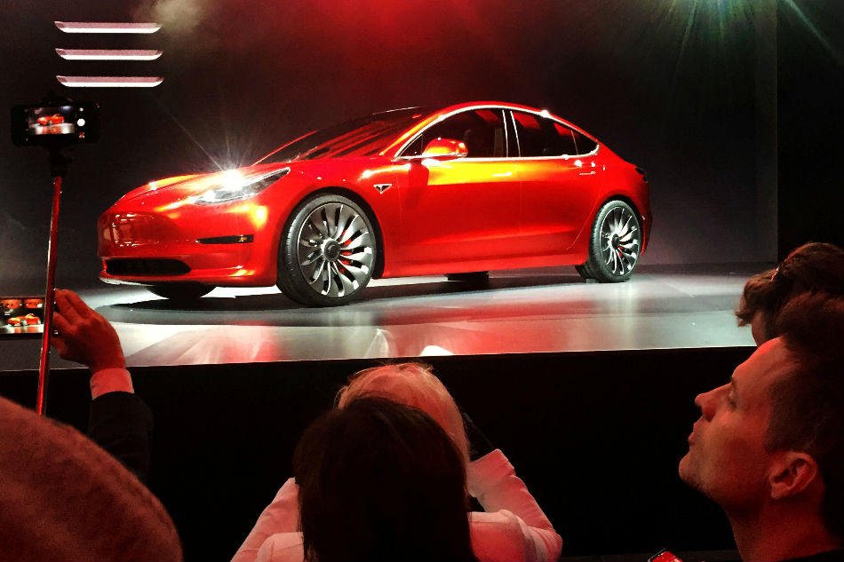 Tesla says its $35,000 electric car ready to roll 1