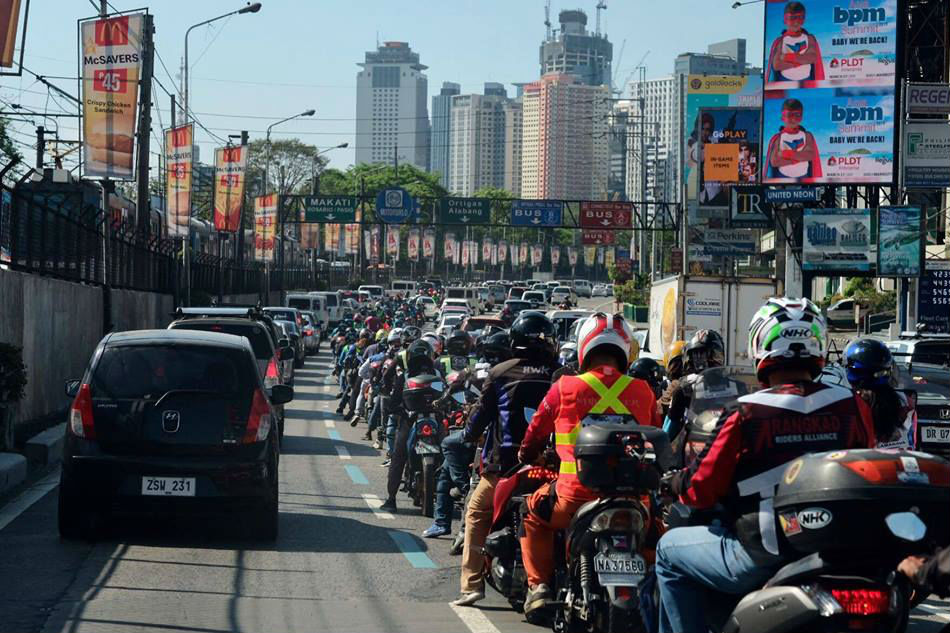 Thousands of motorcyclists protest &#39;doble plaka&#39; law 1