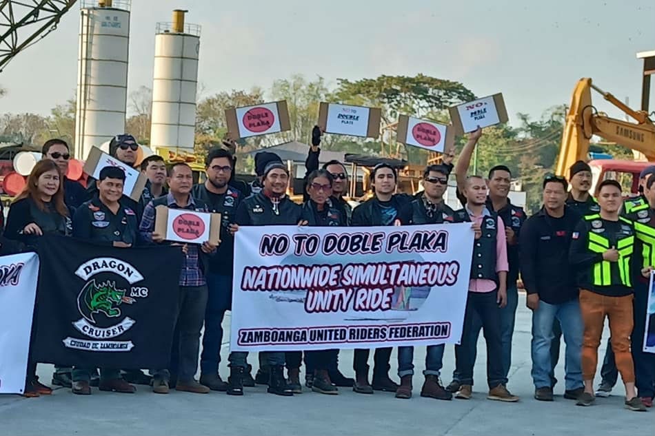 Thousands of motorcyclists protest &#39;doble plaka&#39; law 2