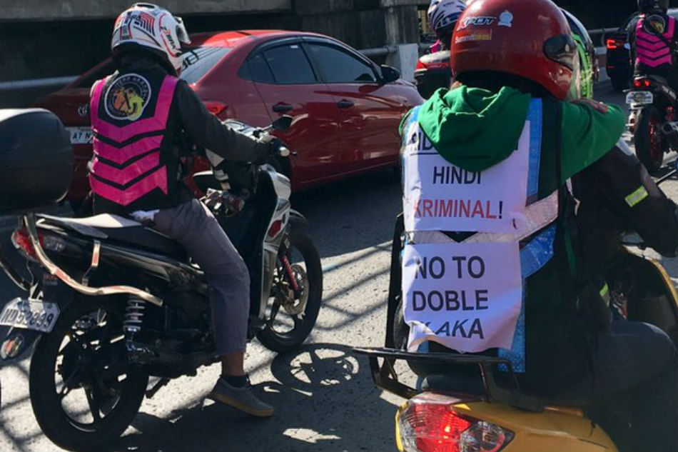 SLIDESHOW: Thousands of riders across PH protest &#39;doble plaka&#39; law 2
