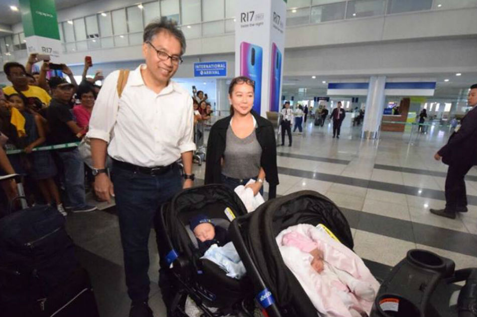 Korina Sanchez, Mar Roxas arrive in Manila with twins 1