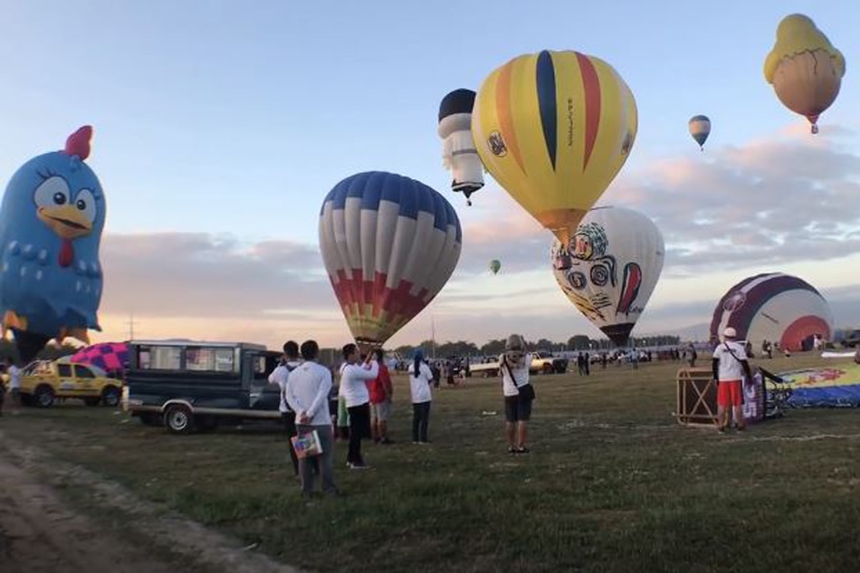 Look Colorful Hot Air Balloons Soar In Lubao Abs Cbn News