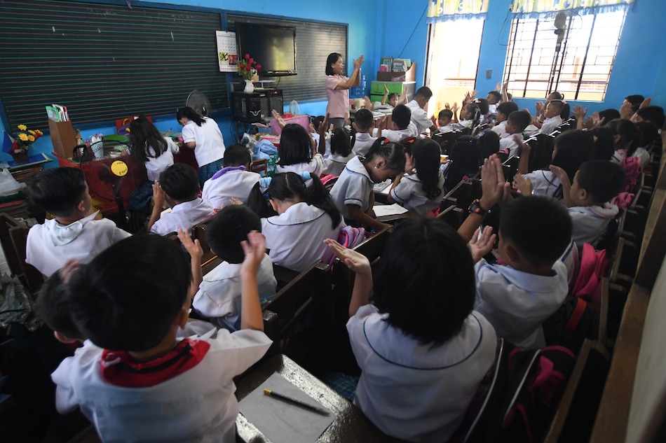 Class suspension until December can greatly help slow COVID-19 spread, says analyst 1