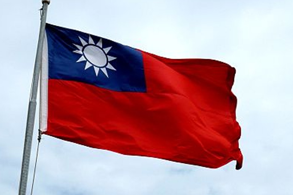 Taiwan scrambles jets as Chinese air force flies round island 1