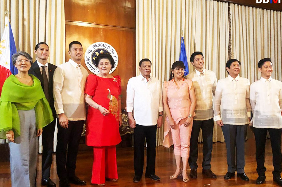 &#39;Back in Malacanang&#39;: Marcoses all smiles while posing by late dictator&#39;s portrait 2