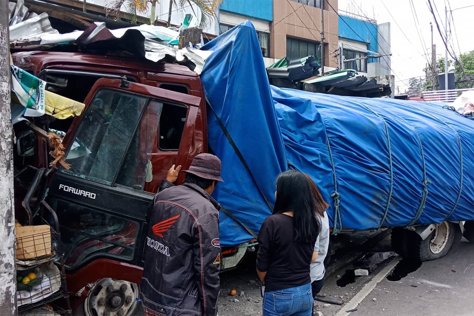Truck sumalpok sa laundry shop sa La Trinidad; 3 sugatan 1