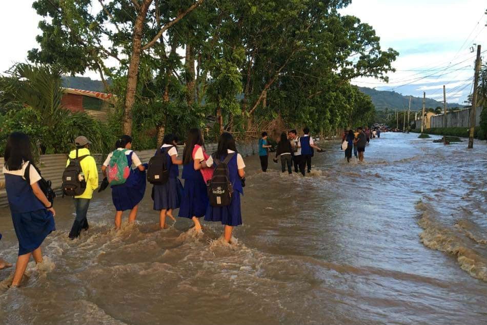 Flash flood hits villages in Ivisan, Roxas City 1