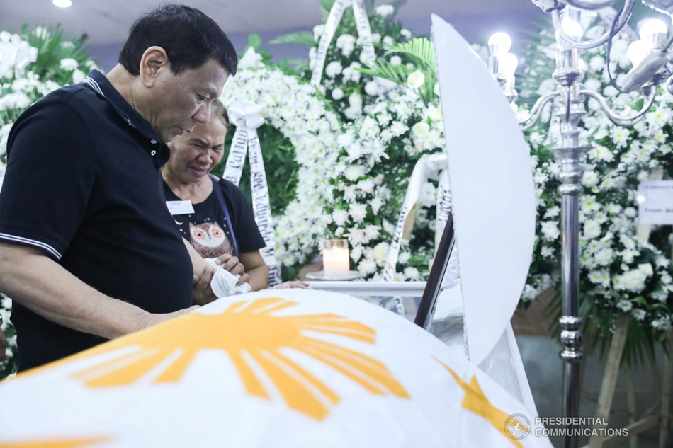 Duterte raises P3-million bounty on killers of Negros Oriental cops 1