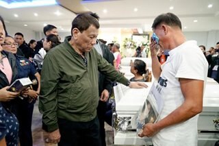 Duterte binisita ang kaanak ng mga nasawi sa Iloilo-Guimaras sea tragedy