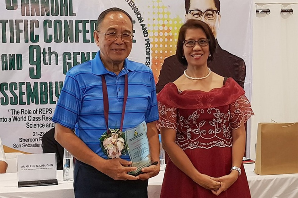 Duterte confers National Scientist title to ex-UP president 2