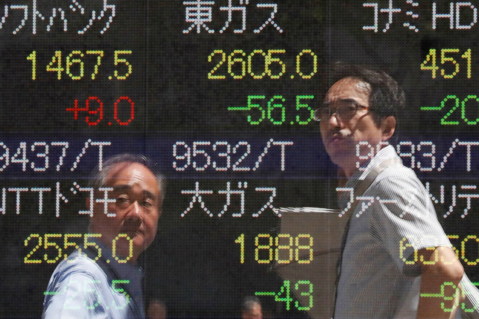 Asia stocks paralyzed, bonds electrified by recession risk 1