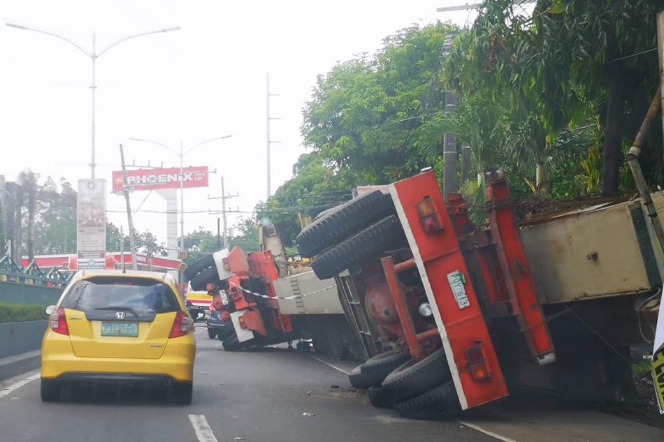 Trailer Truck Tumagilid Sa Cavite | ABS-CBN News