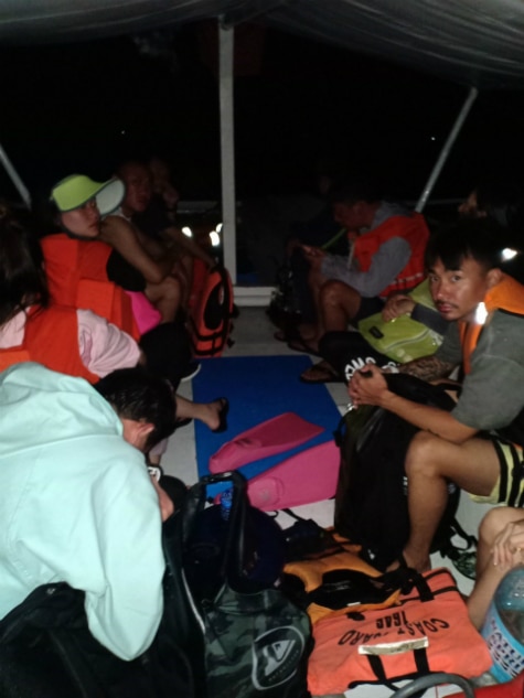 10 Chinese tourists rescued from distressed motorboat off Bohol 1