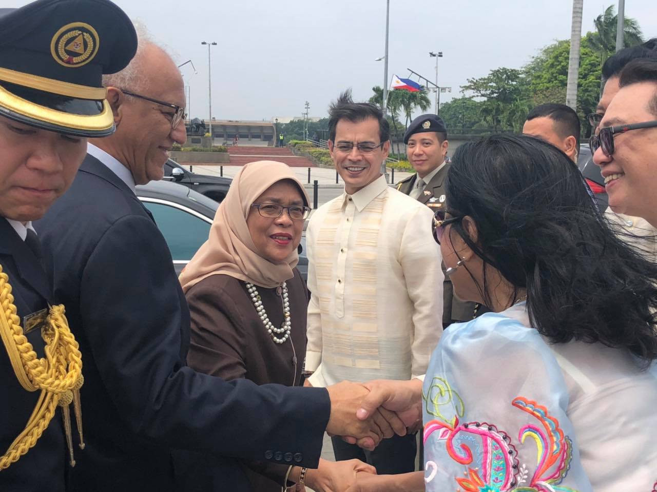 LOOK: Manila mayor meets Singaporean president 1