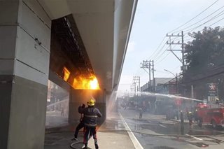 Libo-libong commuters naparalisa sa tigil-operasyon ng LRT-2