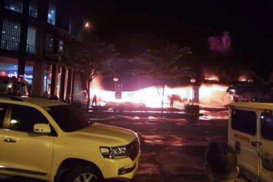 LOOK: Fire razes Gaisano mall in GenSan | ABS-CBN News