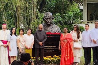 Indian President Kovind unveils first Gandhi bust in PH