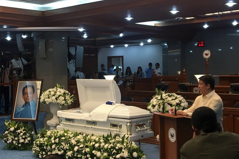 watch-koko-pimentel-breaks-down-during-dad-s-necrological-service