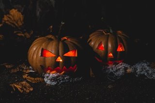 Publiko binalaan vs nakalalasong Halloween costumes, decorations