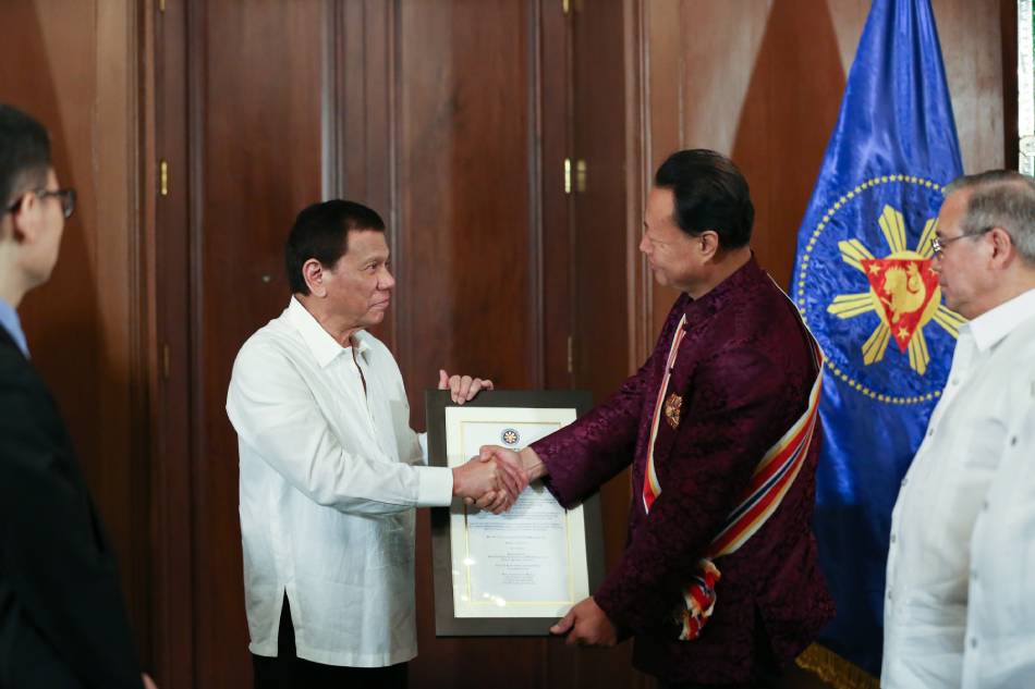 Duterte confers Order of Sikatuna on Chinese envoy Zhao 1