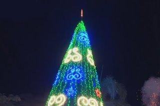 Higanteng Christmas tree, mga pailaw bumida sa Taal