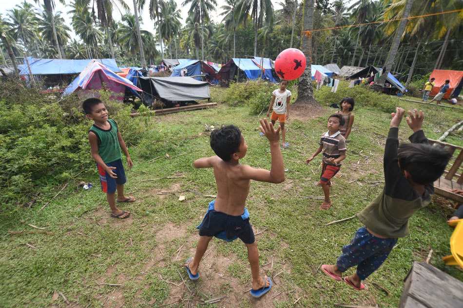 Driven out of the mountains, quake survivors desperate for new livelihood 1