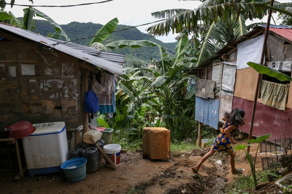 Ignoring peril, Yolanda survivors rebuild homes on sites of ruin 3