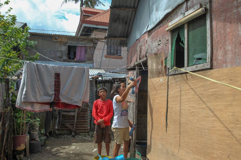 Ignoring peril, Yolanda survivors rebuild homes on sites of ruin 6