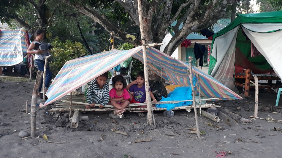 Cotabato, Davao Del Sur quake-hit towns get aid 1