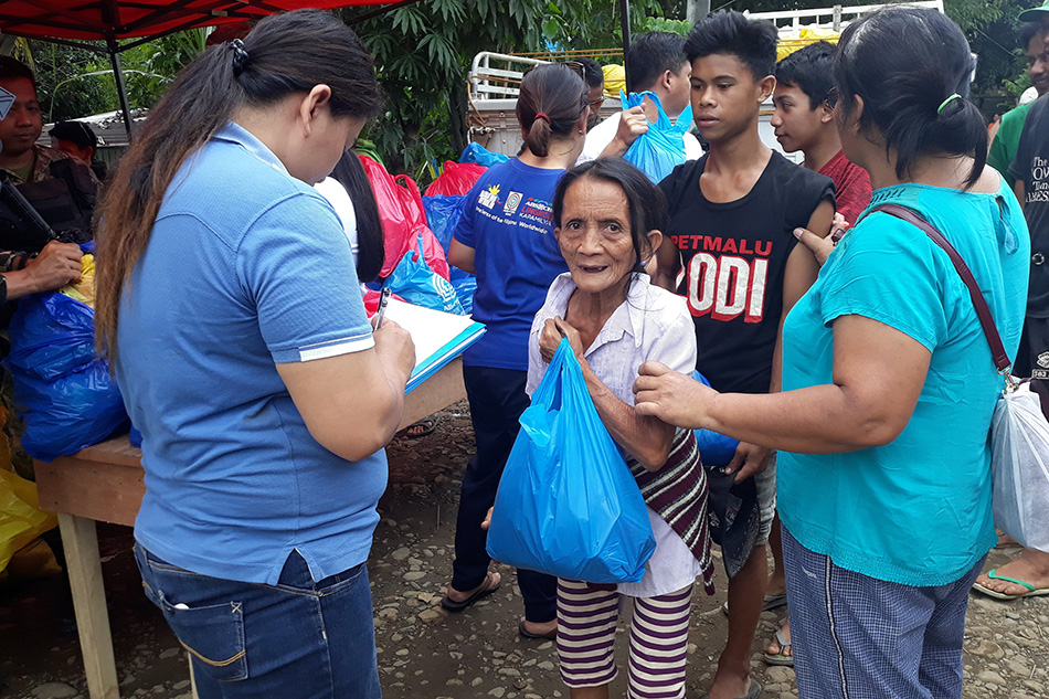 Cotabato, Davao Del Sur quake-hit towns get aid | ABS-CBN News