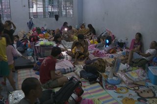 Daan-daang pamilya sa Maynila inilikas dahil sa bagyong Tisoy